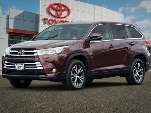Certified 2019 Toyota Highlander Plus FWD image 7