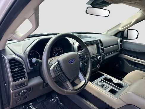 Used 2019 Ford Expedition XLT w/ Equipment Group 202A RWD image 9