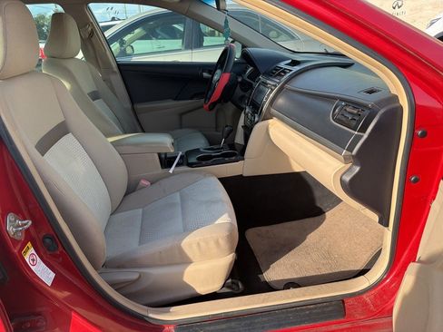 Used 2014 Toyota Camry LE image 12