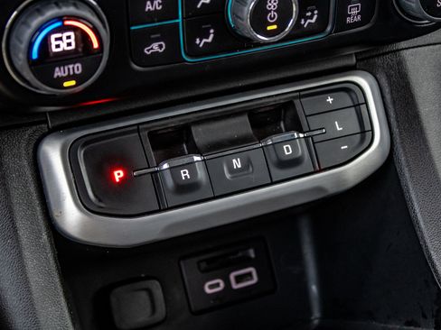 Used 2023 GMC Acadia SLT image 33