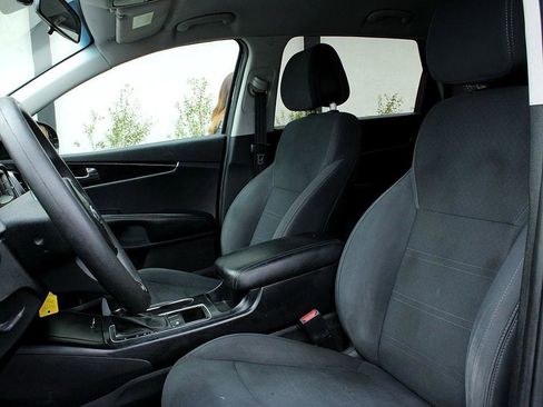Used 2016 Kia Sorento L image 11