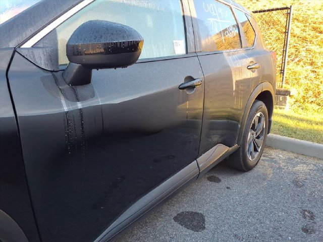 Used 2025 Nissan Rogue SV FWD image 5