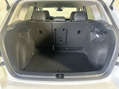 Used 2025 Volkswagen Taos SE image 27