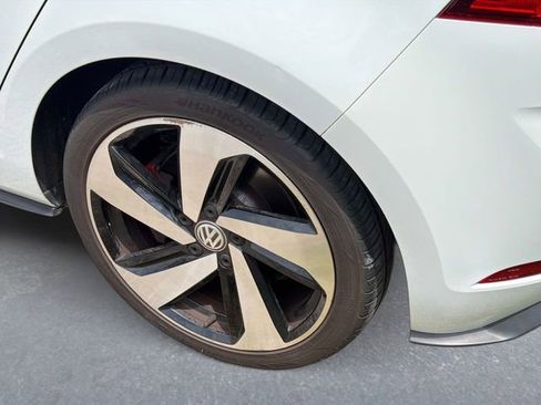 Used 2020 Volkswagen GTI SE FWD image 10