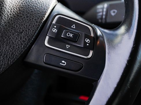 Used 2014 Volkswagen Tiguan S image 35