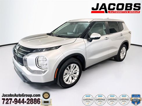 Used 2025 Mitsubishi Outlander ES FWD image 1