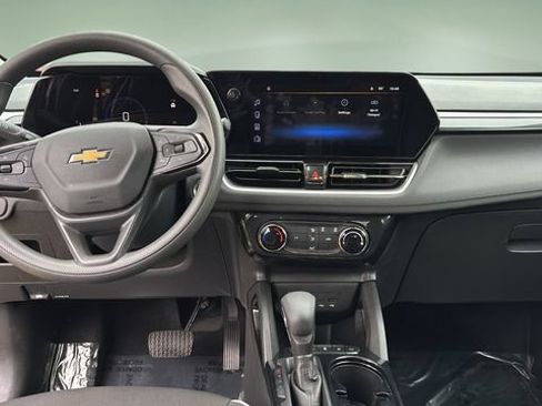 Used 2025 Chevrolet TrailBlazer LT AWD/4WD image 15