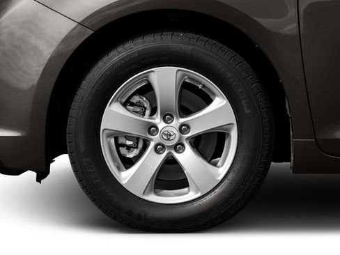 Used 2017 Toyota Sienna LE FWD image 11