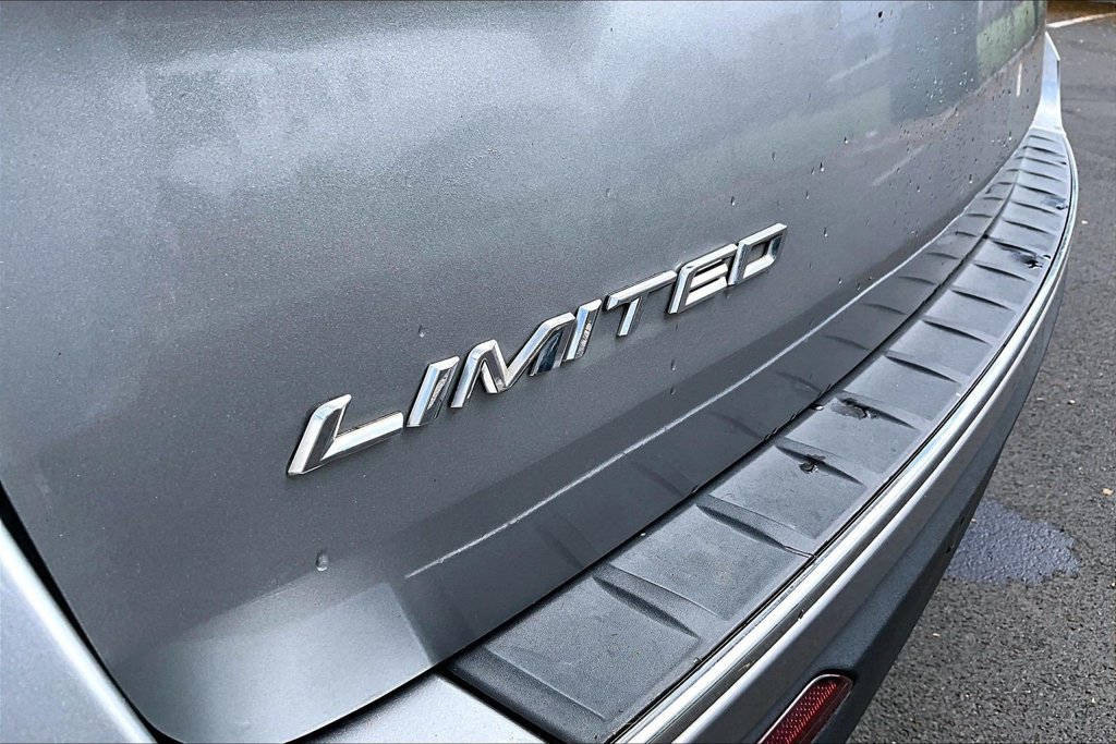 Used 2022 Ford Explorer Limited w/ Equipment Group 301A RWD image 34