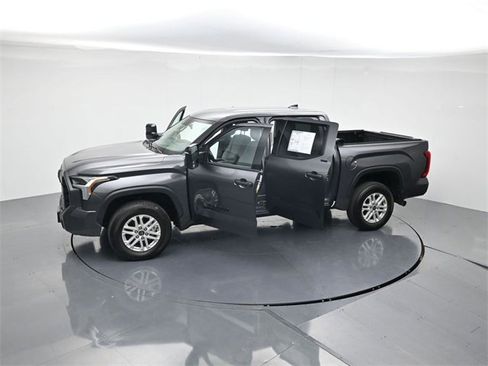 Used 2022 Toyota Tundra SR5 w/ SR5 Convenience Package image 46