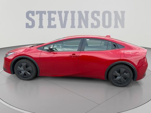 Used 2025 Toyota Prius Plug-In Hybrid FWD image 2