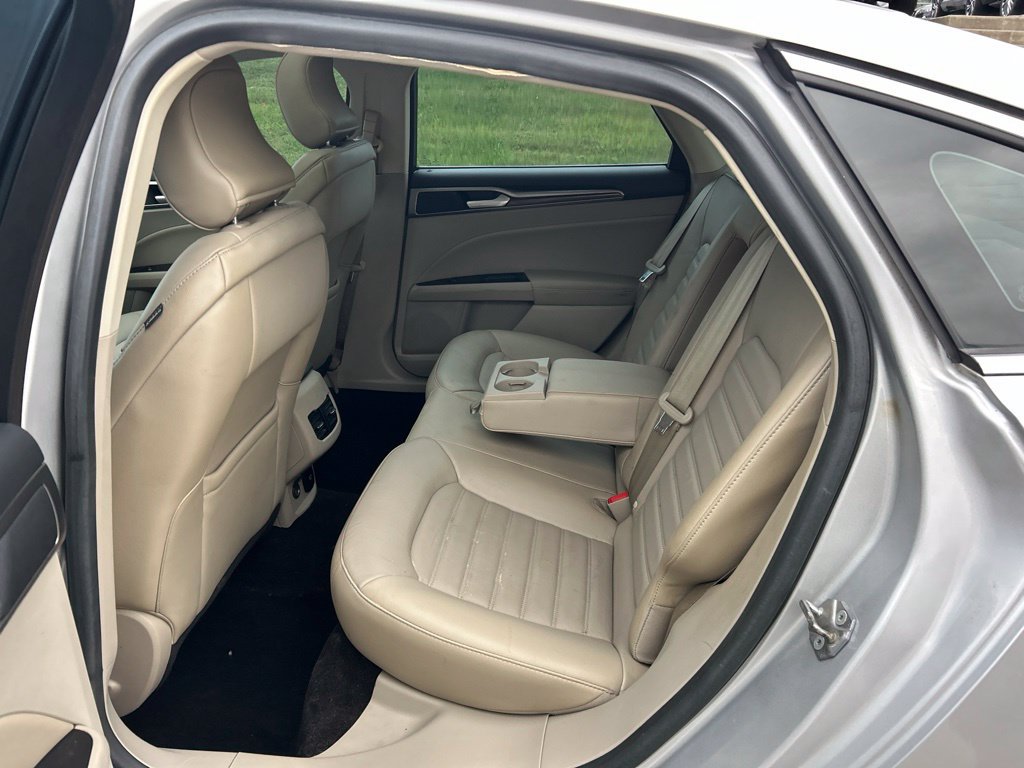 Used 2018 Ford Fusion SE w/ Equipment Group 602A FWD image 10