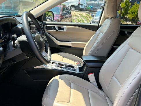 Certified 2023 Ford Explorer XLT w/ Equipment Group 202A AWD/4WD image 10