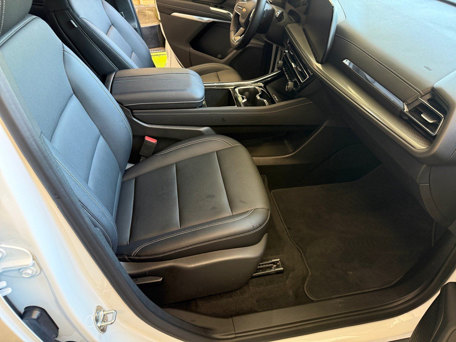 Used 2026 Chevrolet Traverse LT FWD image 12