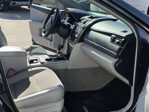 Used 2014 Toyota Camry XLE w/ Leather Package FWD image 16