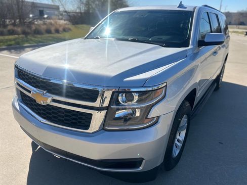 Used 2017 Chevrolet Suburban LT image 2