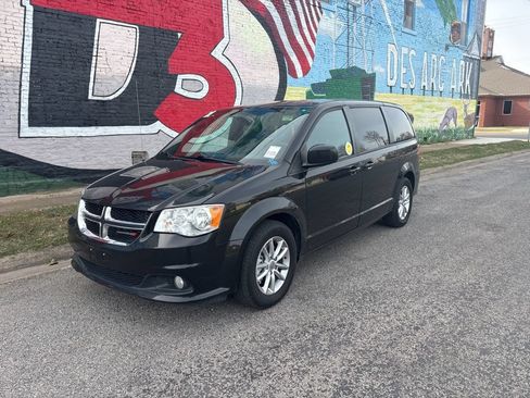 Used 2020 Dodge Grand Caravan SE FWD image 41