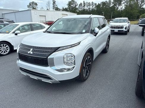 Used 2024 Mitsubishi Outlander SE FWD image 1