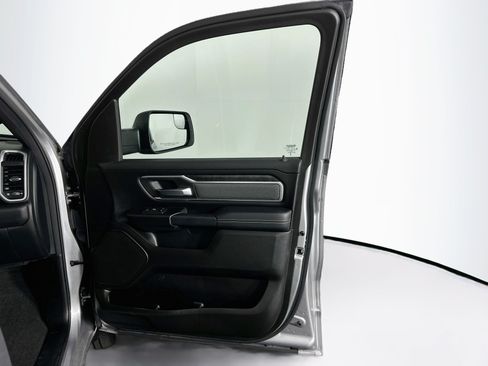 Used 2023 RAM 1500 4x4 Crew Cab image 31