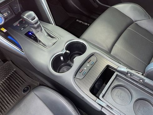 Used 2021 Toyota Venza XLE w/ Softex Package image 9