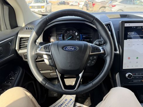 Certified 2024 Ford Edge Titanium image 9