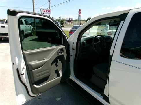 Used 2019 Nissan Frontier S RWD image 13