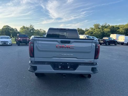Used 2024 GMC Sierra 2500 AT4 w/ AT4 Preferred Package AWD/4WD image 5