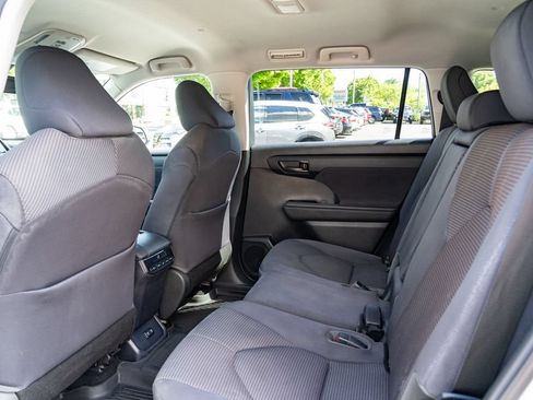 Used 2020 Toyota Highlander LE AWD/4WD image 24