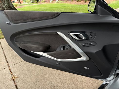 Used 2018 Chevrolet Camaro ZL1 image 48