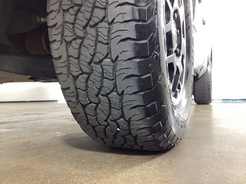 Used 2024 Toyota Tacoma TRD Off-Road AWD/4WD image 35