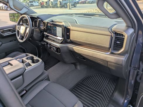 Used 2023 Chevrolet Silverado 1500 LT AWD/4WD image 39