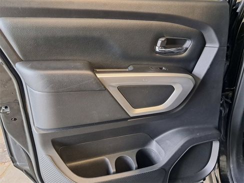 Used 2021 Nissan Titan SV w/ SV Convenience Package image 11