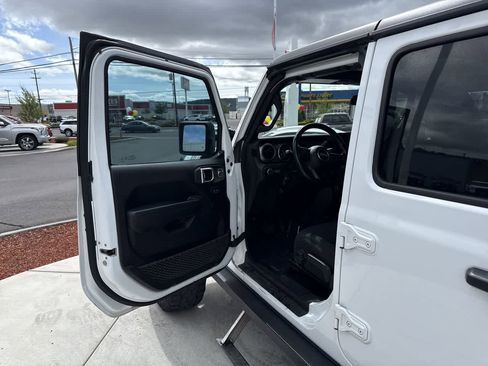 Used 2021 Jeep Gladiator Sport AWD/4WD image 10