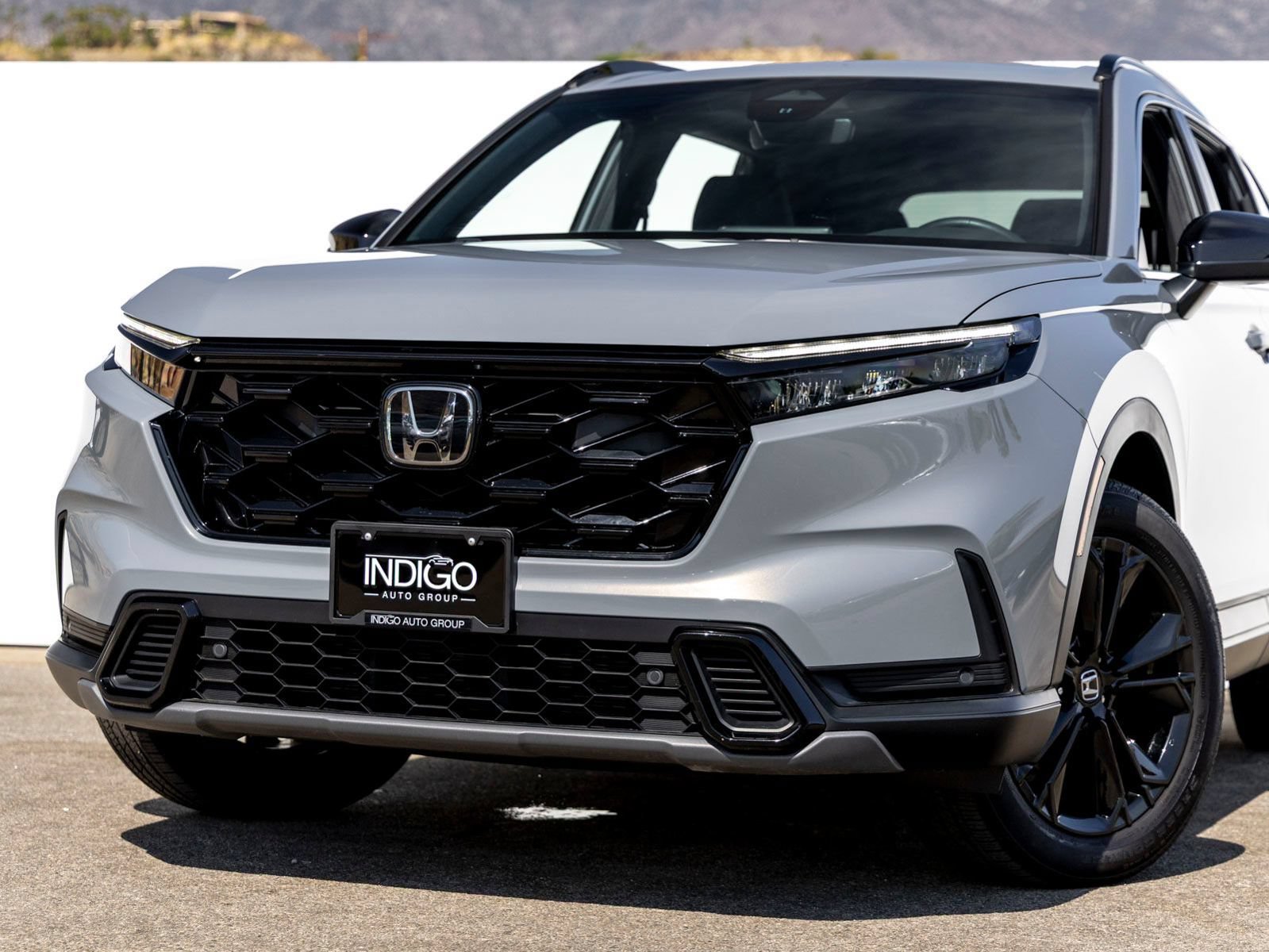 Used 2025 Honda CR-V Sport Touring image 2