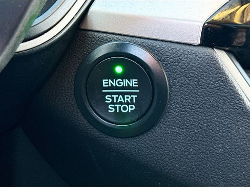 Used 2020 Ford Escape SE Sport image 9