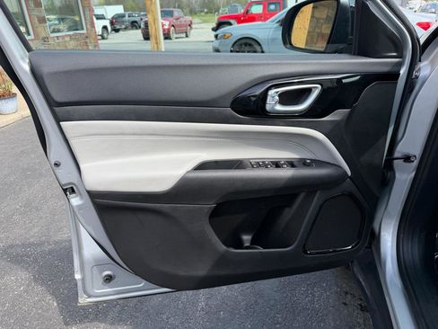 Used 2025 Jeep Compass Limited image 12