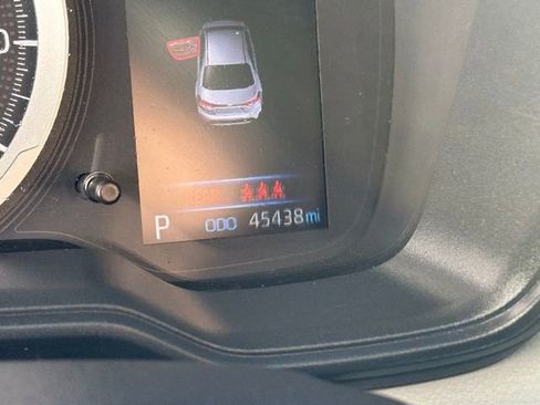 Used 2020 Toyota Corolla LE image 4