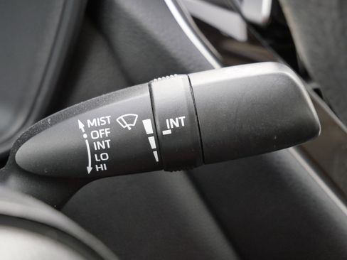 Used 2020 Toyota Corolla LE image 32