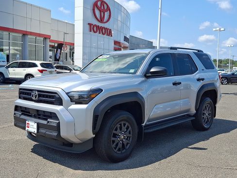 Used 2025 Toyota 4Runner SR5 AWD/4WD image 3
