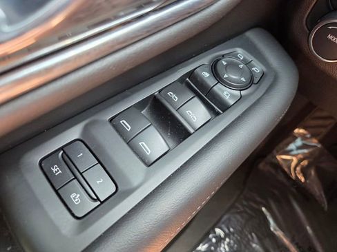 Used 2021 Chevrolet Suburban LT w/ Luxury Package RWD image 23