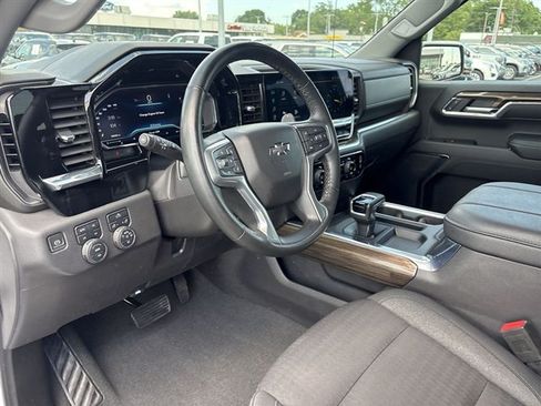 Used 2023 Chevrolet Silverado 1500 LT Trail Boss w/ LPO, Dark Essentials Package AWD/4WD image 10