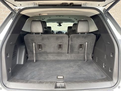 Used 2021 Chevrolet Traverse RS image 46