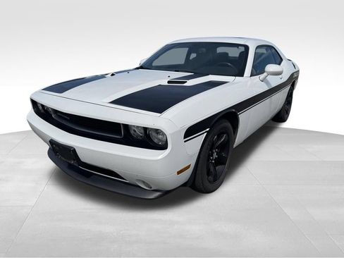 Used 2013 Dodge Challenger SXT Plus RWD image 6