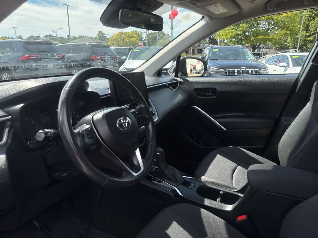 Used 2023 Toyota Corolla Cross LE w/ Moonroof Package AWD/4WD image 13
