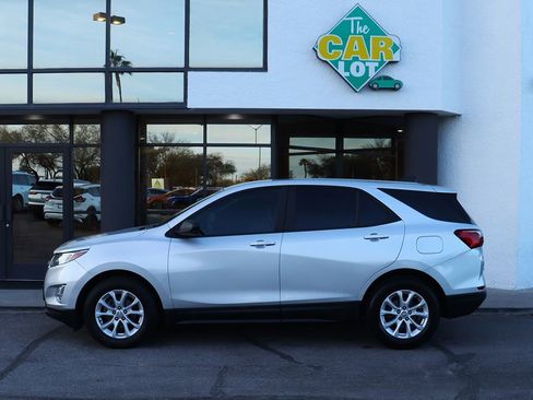 Used 2020 Chevrolet Equinox LS w/ LS Convenience Package image 8