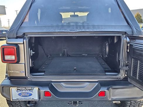 Used 2018 Jeep Wrangler Unlimited Sahara image 16