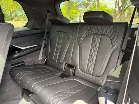Used 2025 BMW X7 M60i AWD/4WD image 21