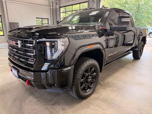 Used 2025 GMC Sierra 2500 AT4 w/ AT4 Premium Plus Package AWD/4WD image 5