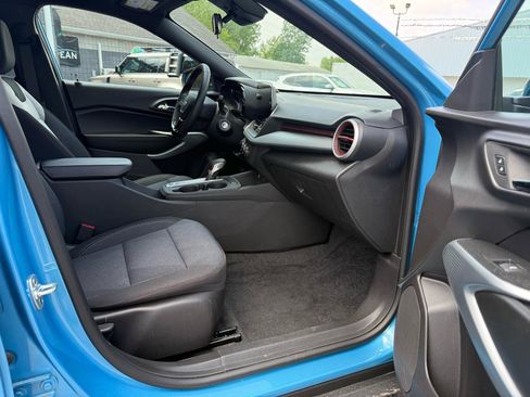 Used 2025 Chevrolet Trax RS FWD image 10