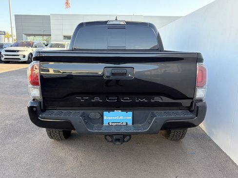 Used 2020 Toyota Tacoma TRD Off-Road w/ Technology Package AWD/4WD image 10